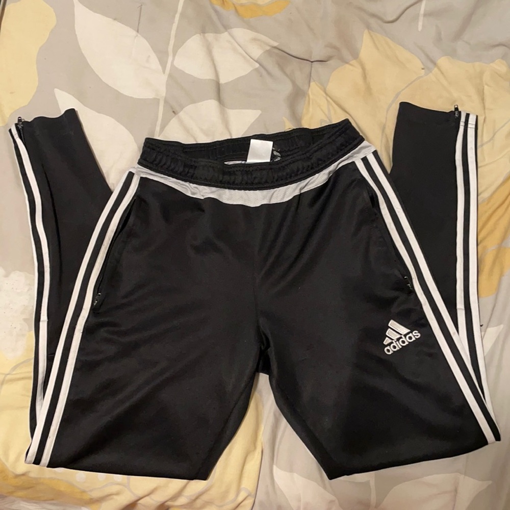 Adidas-Medium-Black & White